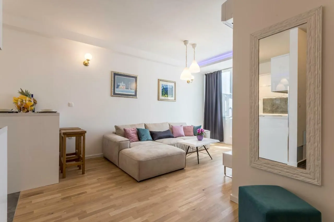 Rino Luxury Apartment Split 0*,