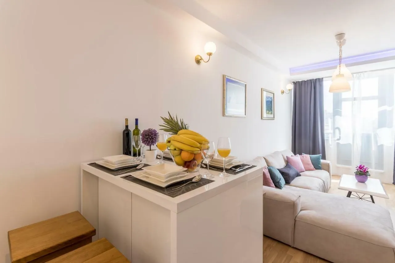 Rino Luxury Apartment Split 0*,