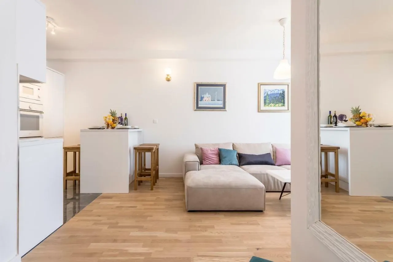 Rino Luxury Apartment Split 0*,
